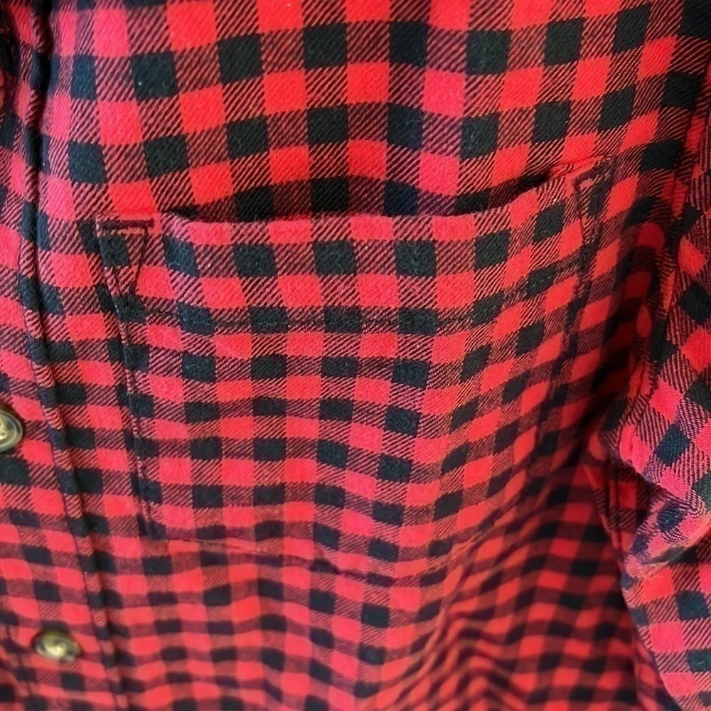 NWT Carter’s red and black checked shirt for boy size 6